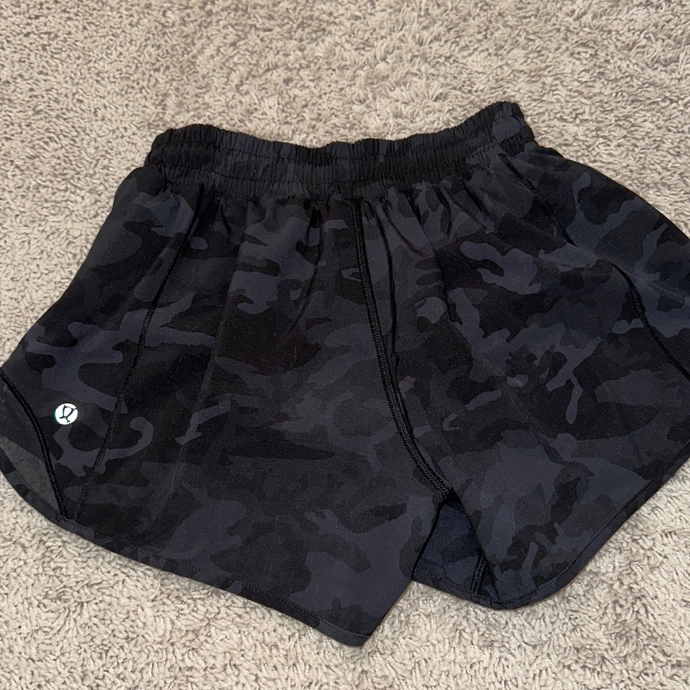 Lululemon hotty hot 4” shorts